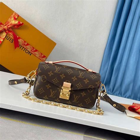 louis vuitton pochette métis east west monogram